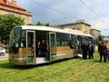 Prototyp tramvaje Vario LF plus PL představený novinářům v Plzni na Slovanské aleji 25. 6. 2010