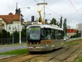 Prototyp tramvaje Vario LF plus při zkušební jízdě na Karlovarské třídě 17. 8. 2010